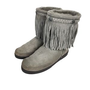 Minnetonka Gray Sheepskin Fur Lined Pug Boots Fringe Winter Moccasin Boot Size 7